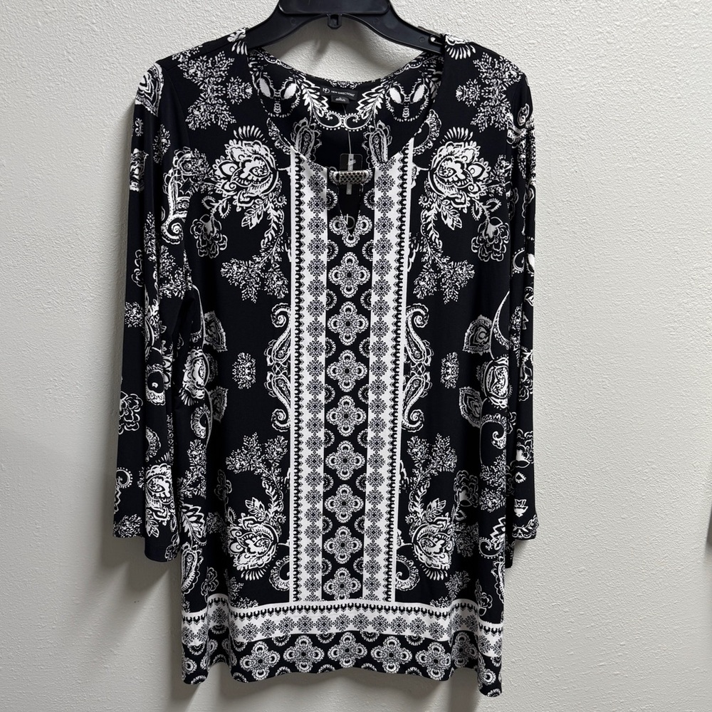 New Directions Black and White Floral Tunic